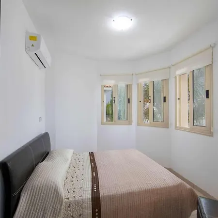 Villa Kiwi Palm 13 Protaras
